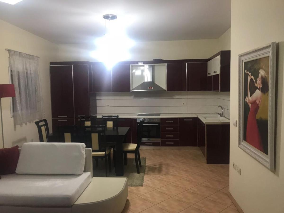 Lovely 2 Bedroom Apartment Tirana Exterior photo